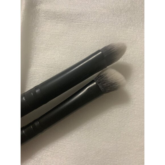 Sleek Makeup Set of 2 brushes 7" long one Eyeshadow & Angled Eyeshadow brush - Picture 2 of 5